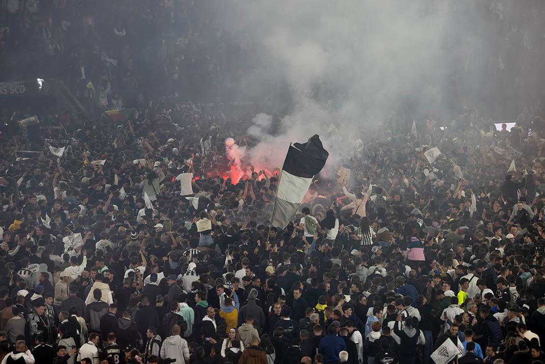 Photo de la montée du SCO d'Angers en Ligue 1, vendredi 17 mai 2024.